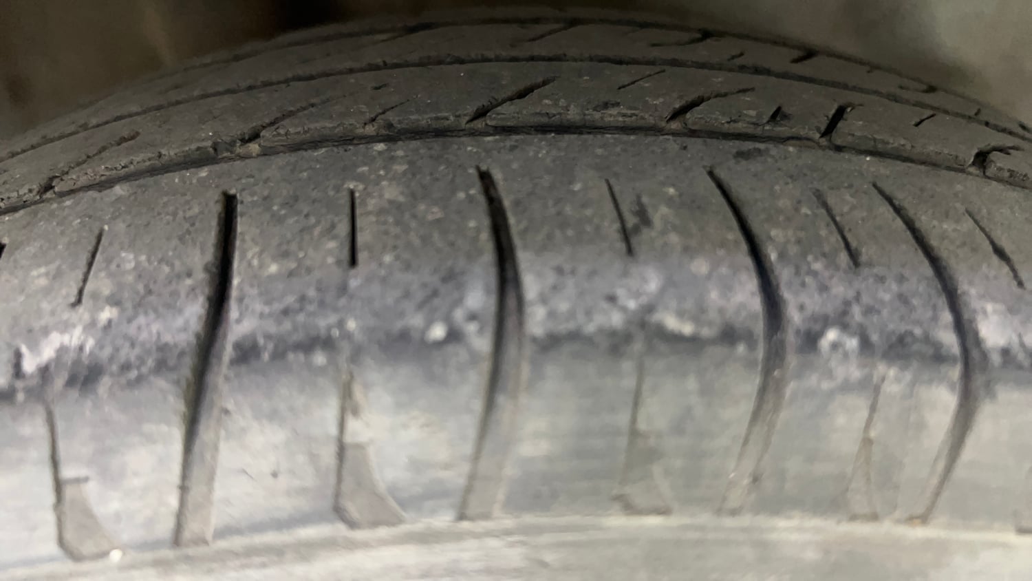Used 2013 Honda Amaze 1.5 S i-DTEC Diesel Manual tyres RIGHT REAR TYRE TREAD VIEW