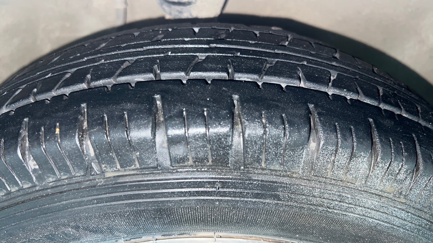 Used 2018 Maruti Suzuki Alto 800 LXi Petrol Manual tyres RIGHT FRONT TYRE TREAD VIEW