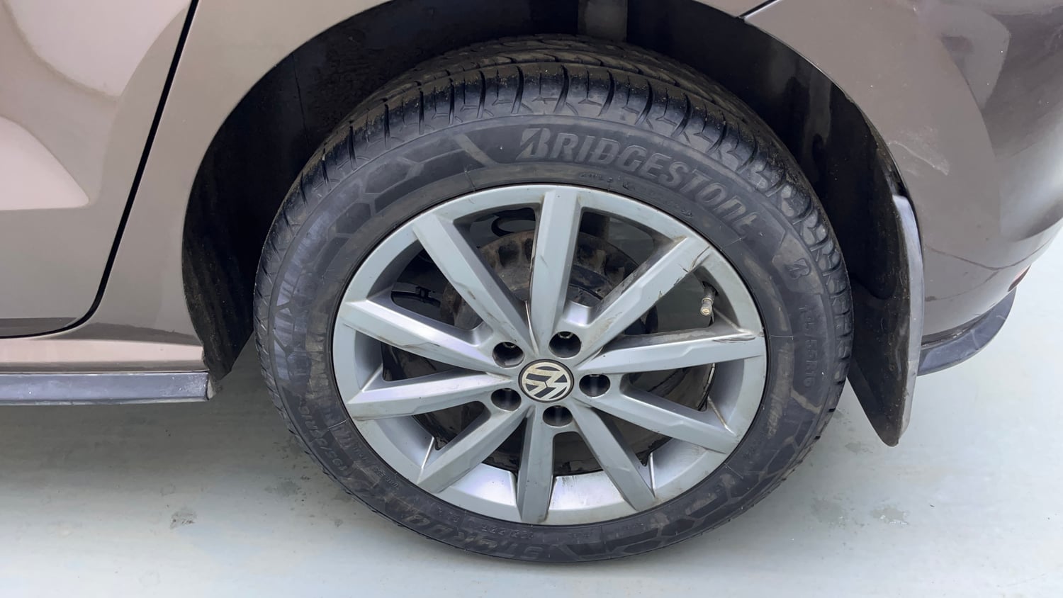 Used 2021 Volkswagen Polo Highline Plus 1.0L TSI Petrol Manual tyres LEFT REAR TYRE RIM VIEW