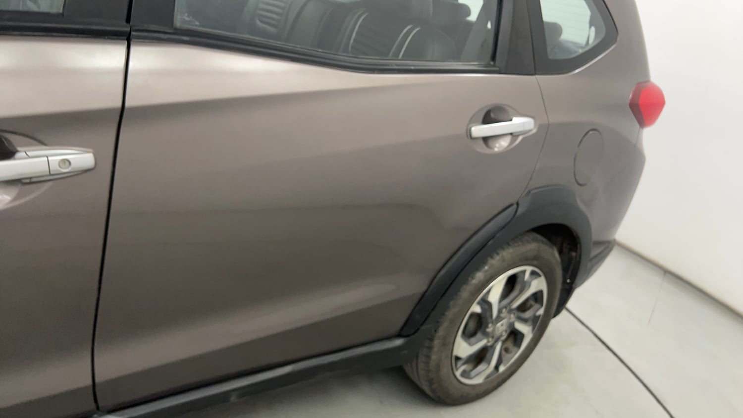 Used 2017 Honda BR-V V CVT Petrol Petrol Automatic dents MINOR SCRATCH