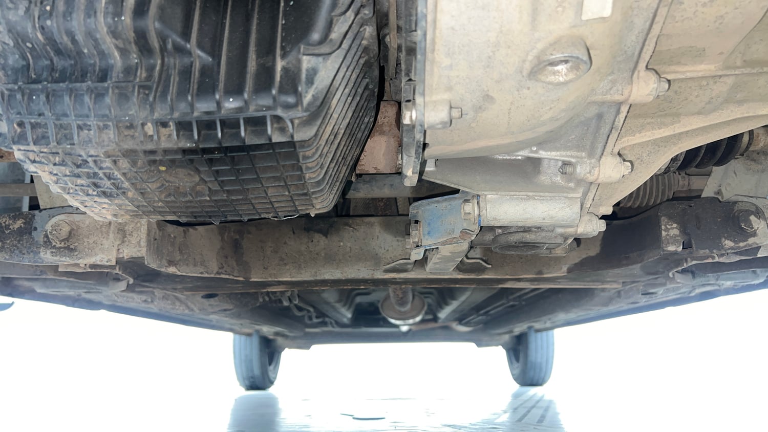 Used 2024 Renault Kwid RXT 1.0L Petrol Manual extra FRONT LEFT UNDERBODY VIEW