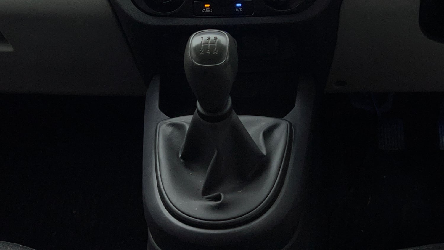 Used 2024 Hyundai Grand i10 Nios Era 1.2 Kappa Petrol Manual interior GEAR  KNOB VIEW