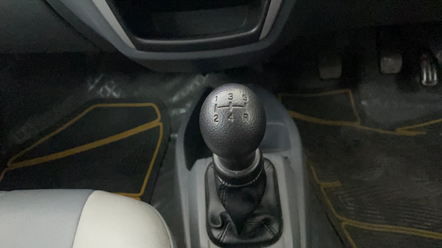 Used 2016 Maruti Suzuki Alto 800 Lxi Petrol Manual interior GEAR  KNOB VIEW