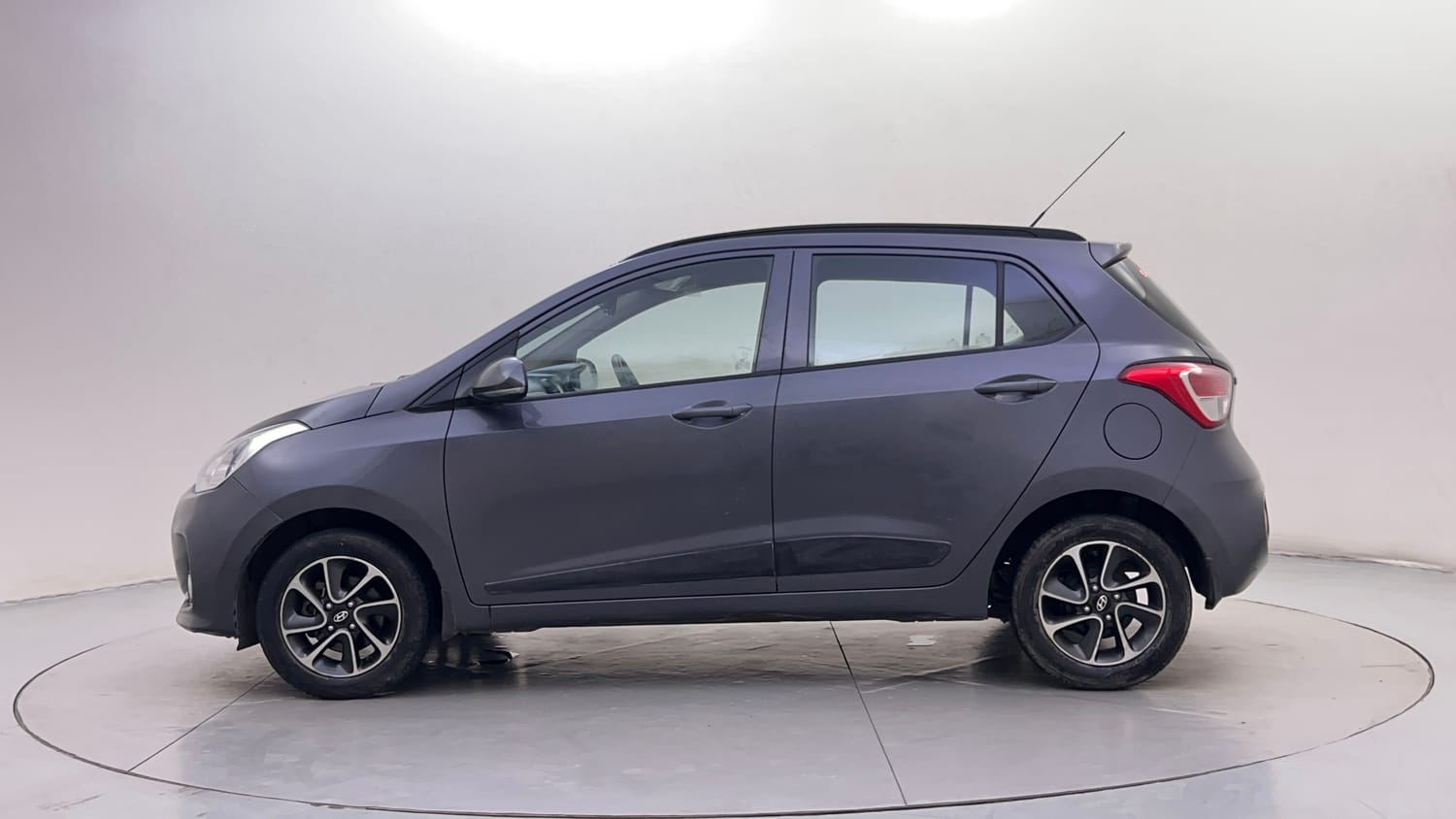 Used 2017 Hyundai Grand i10 Sportz (O) AT 1.2 Kappa VTVT Petrol Automatic exterior LEFT SIDE VIEW