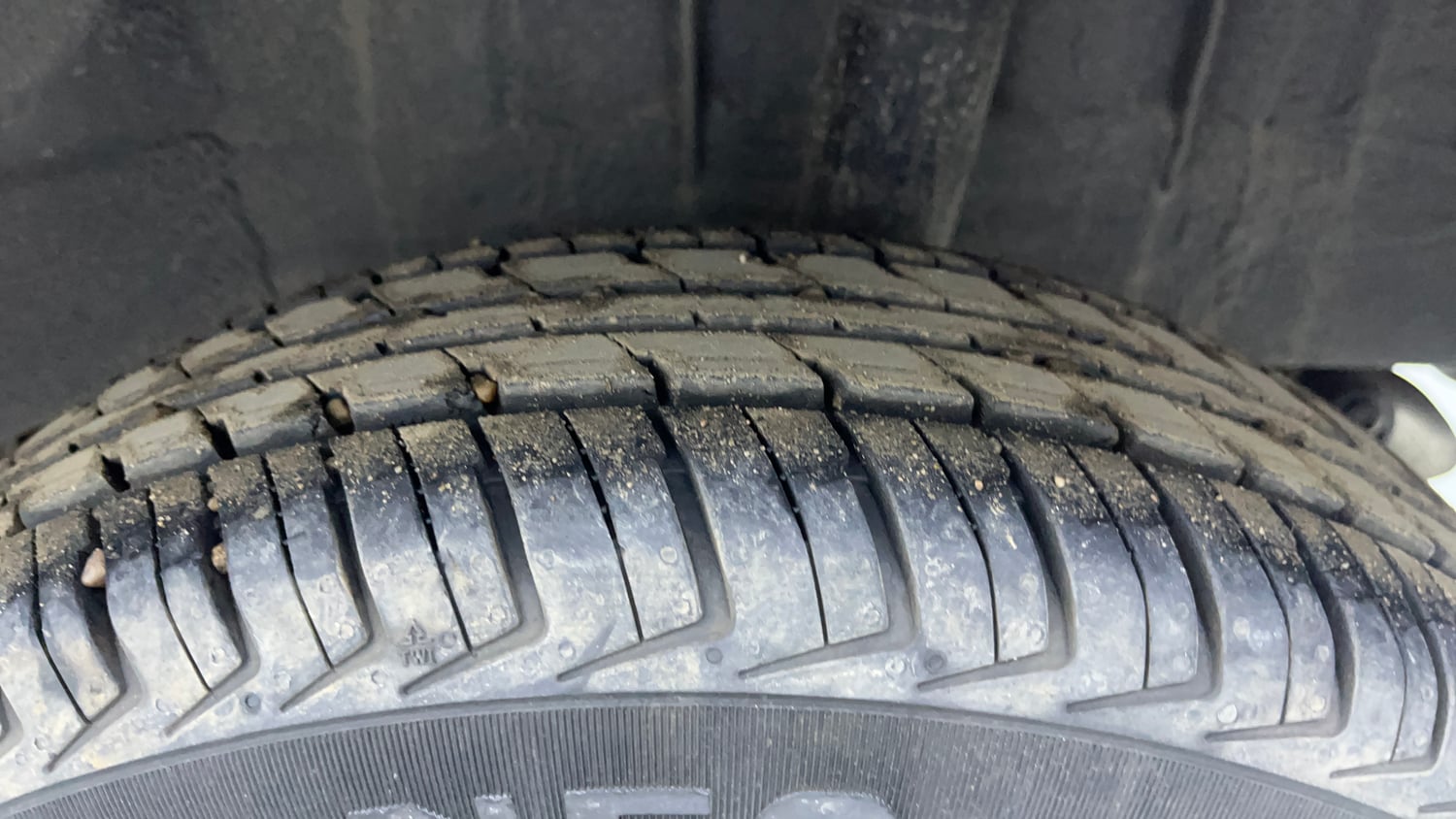 Used 2018 Renault Kwid 1.0 RXT AMT Petrol Automatic tyres LEFT REAR TYRE TREAD VIEW
