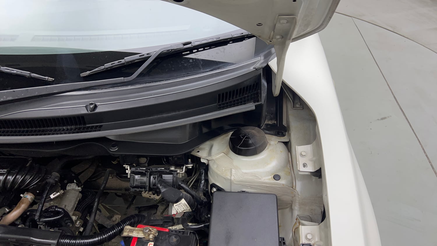 Used 2023 Maruti Suzuki Swift LXi Petrol Manual engine ENGINE LEFT SIDE HINGE & APRON VIEW