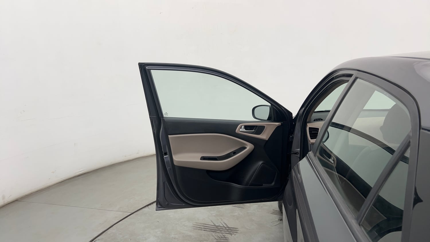 Used 2018 Hyundai Elite i20 Sportz 1.2 Petrol Manual interior LEFT FRONT DOOR OPEN VIEW