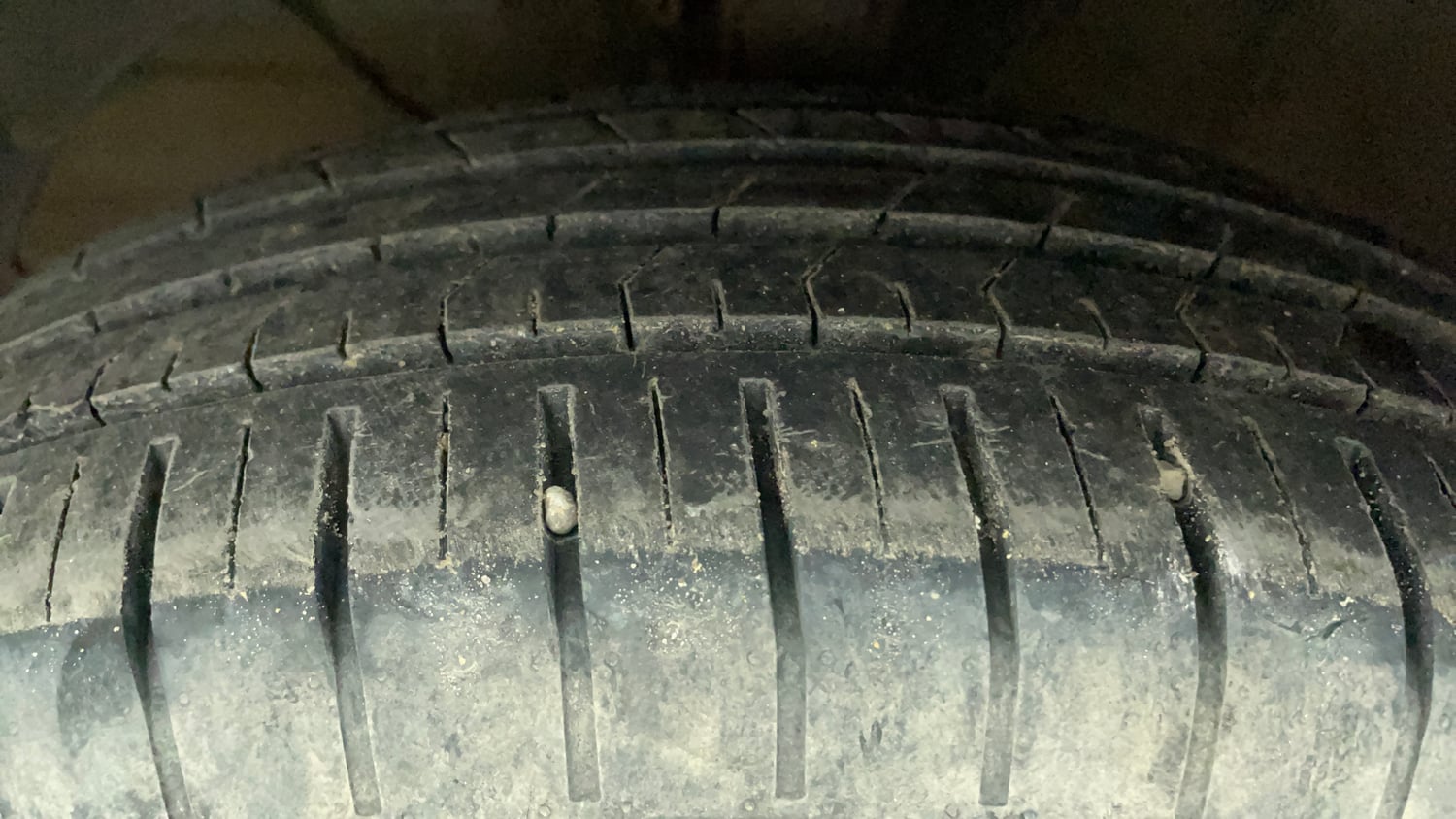 Used 2021 Maruti Suzuki Swift ZXi Petrol Manual tyres LEFT FRONT TYRE TREAD VIEW