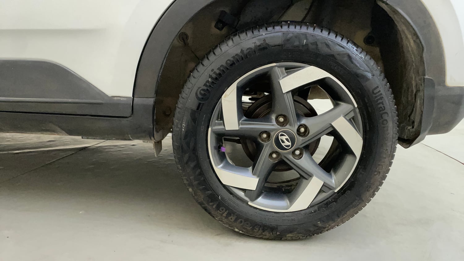 Used 2019 Hyundai Venue SX Plus 1.0 Turbo DCT Petrol Automatic tyres LEFT REAR TYRE RIM VIEW