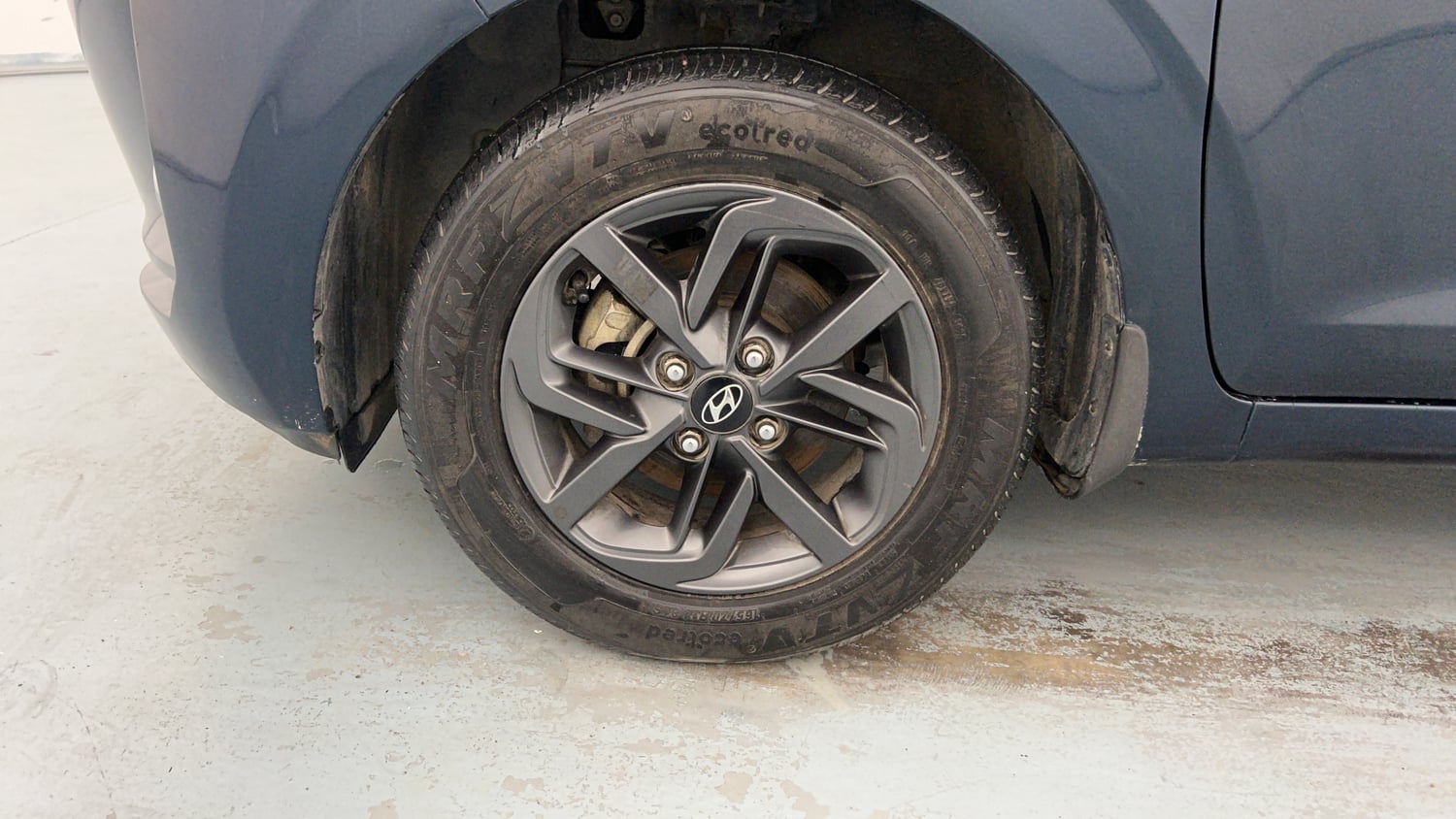 Used 2021 Hyundai Grand i10 Nios Sportz 1.2 Kappa VTVT CNG Cng Manual tyres LEFT FRONT TYRE RIM VIEW