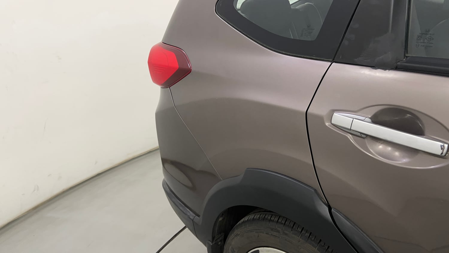 Used 2017 Honda BR-V V CVT Petrol Petrol Automatic dents MINOR SCRATCH