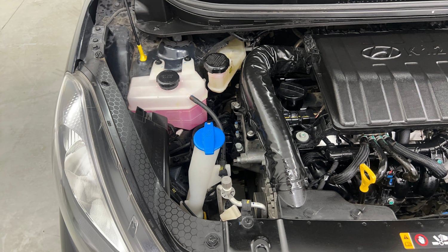 Used 2024 Hyundai Aura SX 1.2 CNG Cng Manual engine ENGINE RIGHT SIDE VIEW