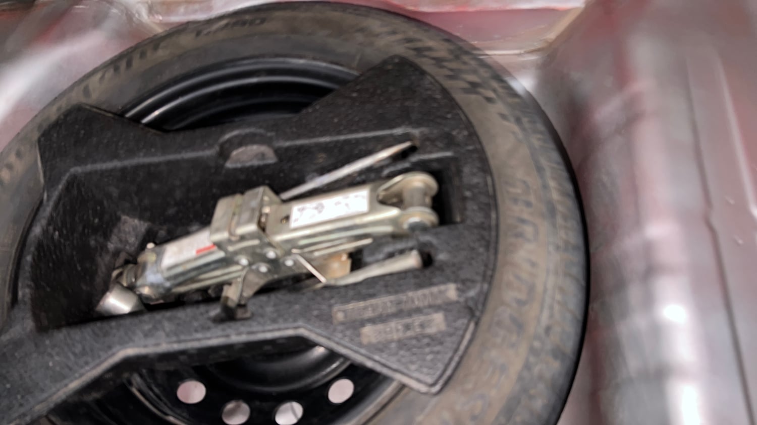 Used 2014 Maruti Suzuki Celerio VXi Petrol Manual tyres SPARE TYRE VIEW