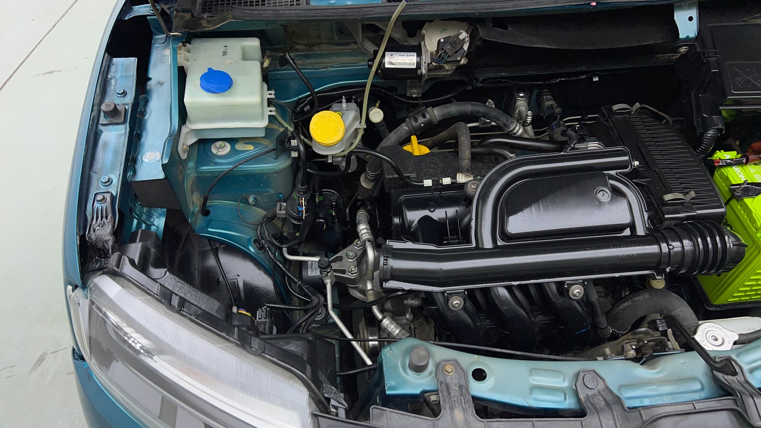 Used 2022 Renault Kwid RXT 1.0 AMT (O) Petrol Automatic engine ENGINE RIGHT SIDE VIEW