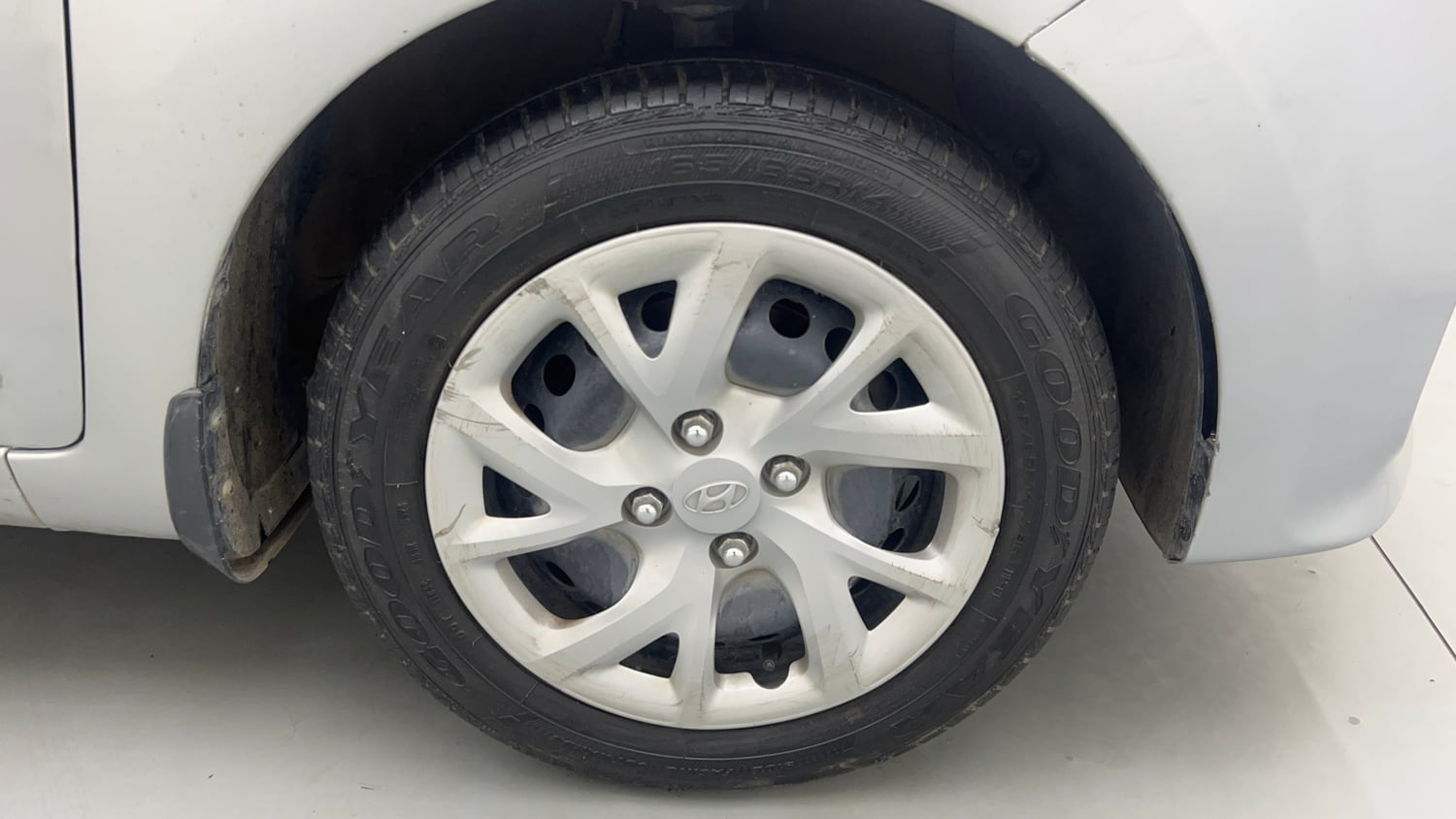 Used 2019 Hyundai Grand i10 Sportz 1.2 Kappa VTVT Petrol Manual tyres RIGHT FRONT TYRE RIM VIEW
