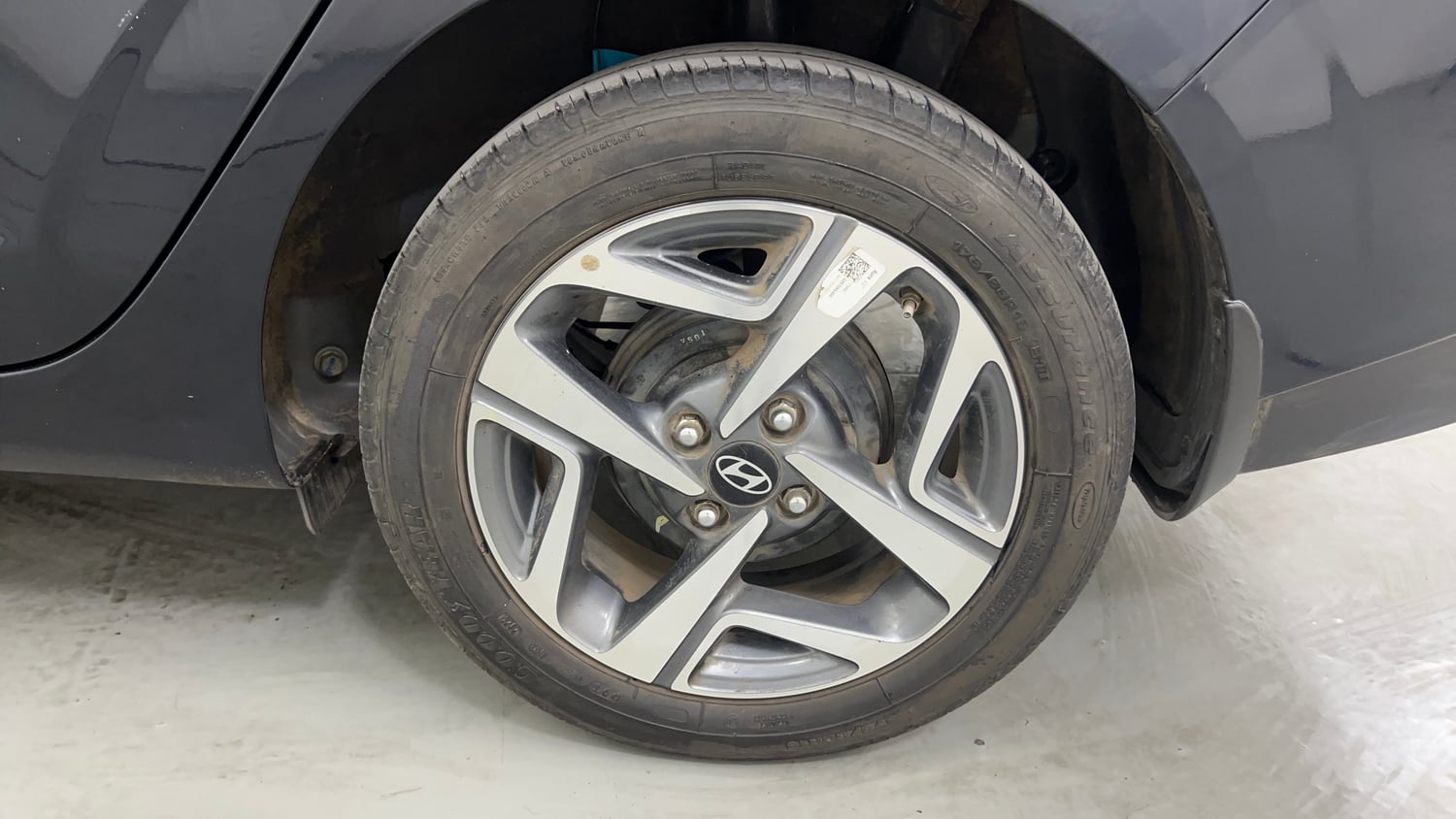 Used 2024 Hyundai Aura SX 1.2 CNG Cng Manual tyres LEFT REAR TYRE RIM VIEW