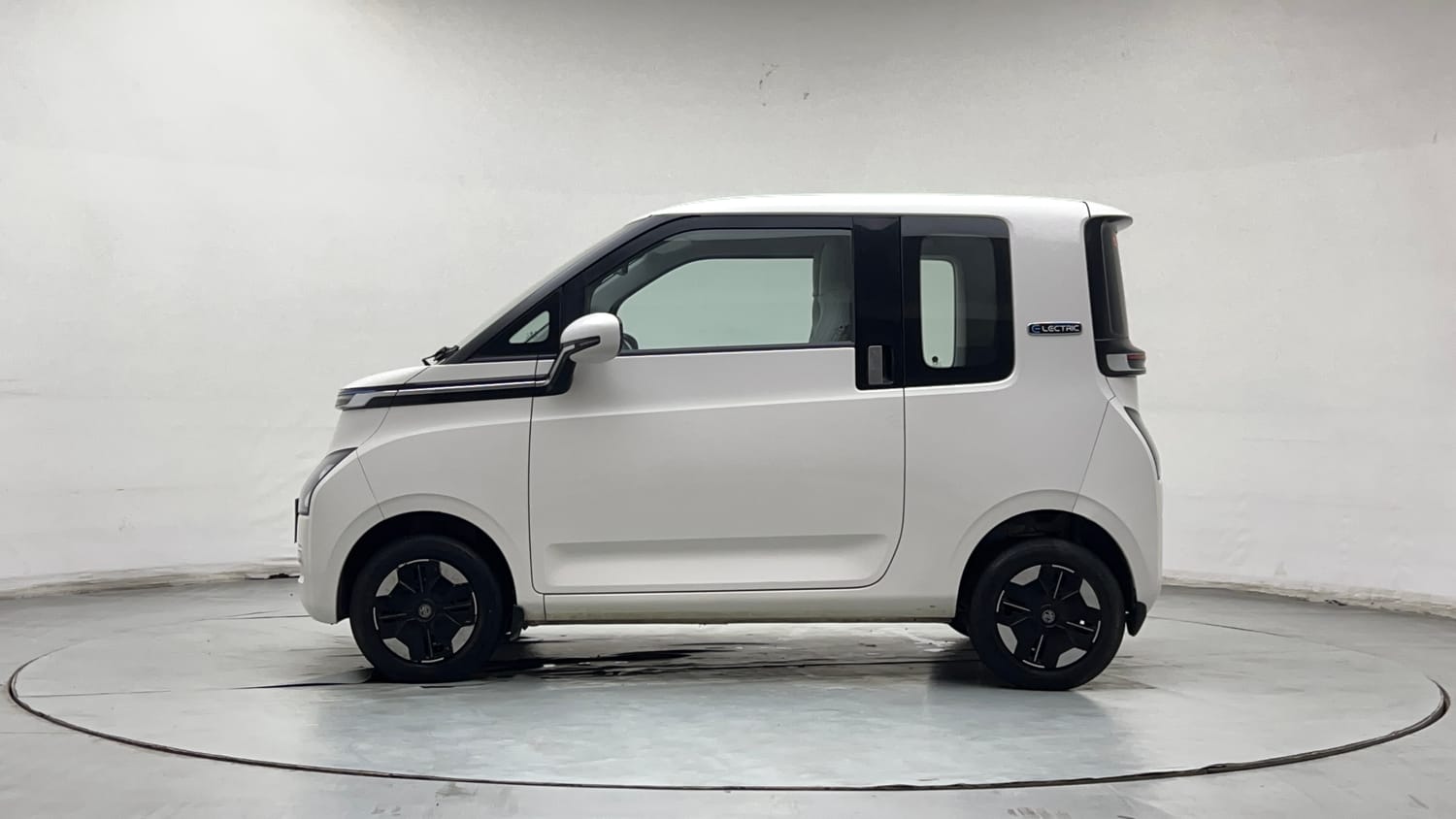 Used 2024 MG Motors Comet EV Excite FC Electric Automatic exterior LEFT SIDE VIEW