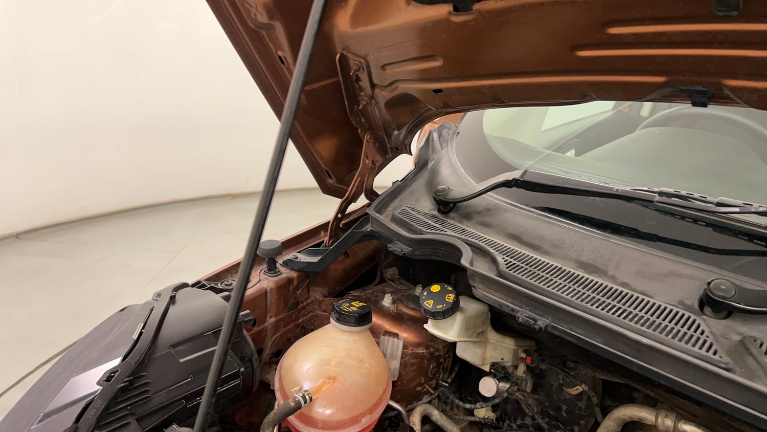 Used 2018 Ford EcoSport Titanium 1.5L Ti-VCT Petrol Manual engine ENGINE RIGHT SIDE HINGE & APRON VIEW