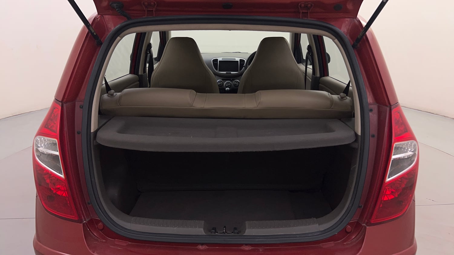 Used 2013 Hyundai i10 Magna 1.2 Kappa2 Petrol Manual interior DICKY INSIDE VIEW