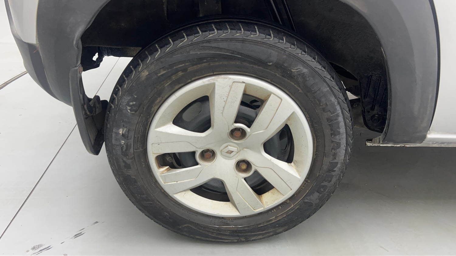 Used 2018 Renault Kwid RXT Opt Petrol Manual tyres RIGHT REAR TYRE RIM VIEW