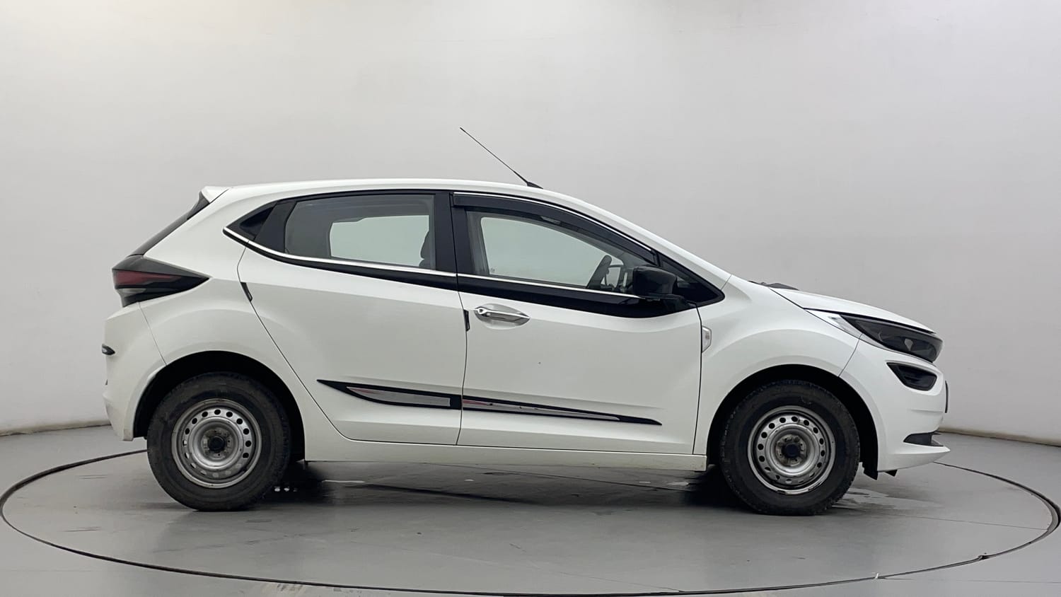 Used 2022 Tata Altroz XE Plus Petrol Petrol Manual exterior RIGHT SIDE VIEW