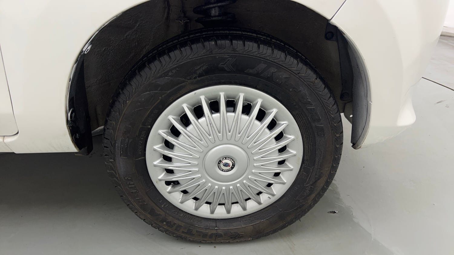 Used 2016 Maruti Suzuki Alto 800 Vxi Petrol Manual tyres RIGHT FRONT TYRE RIM VIEW