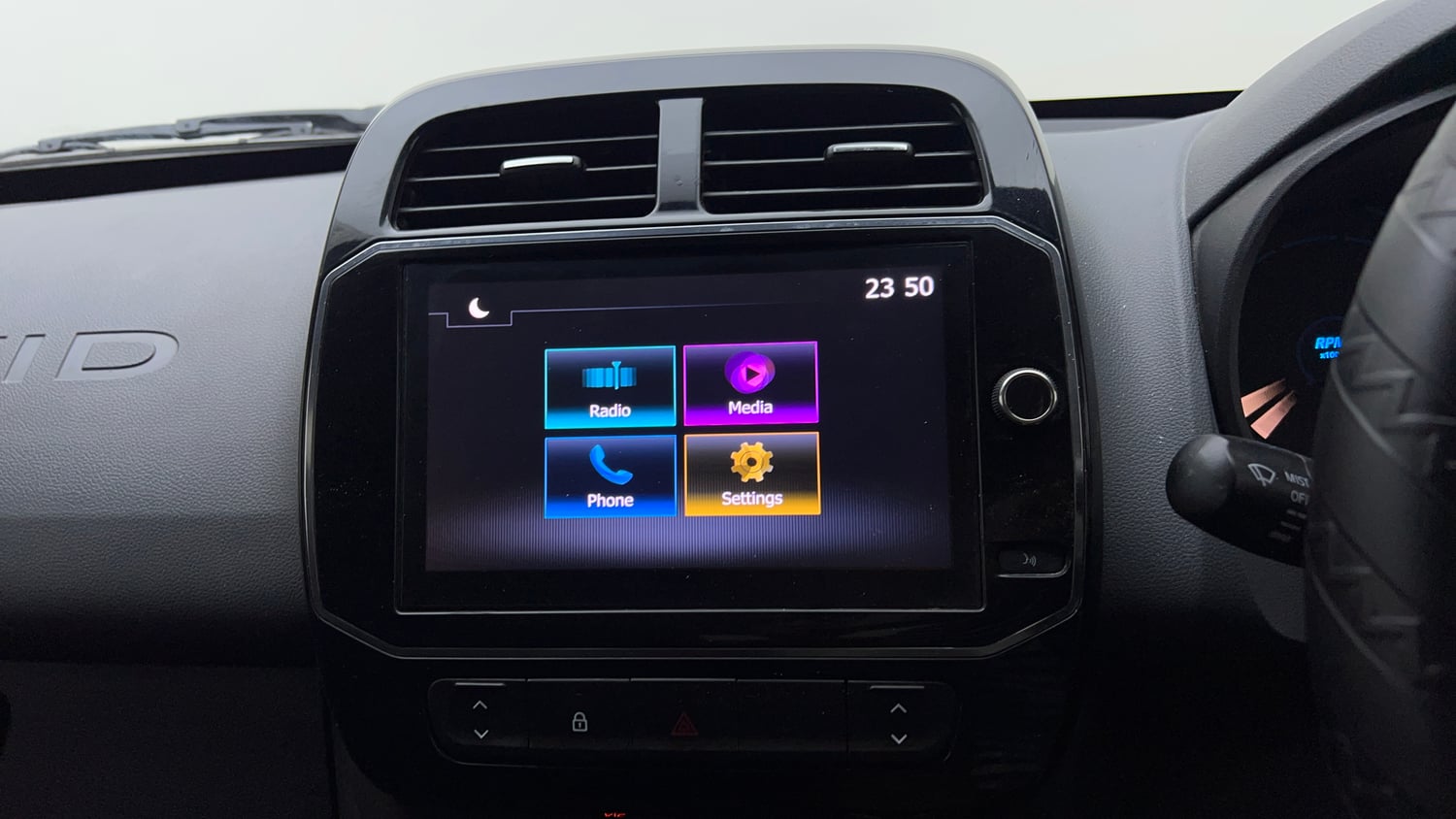 Used 2022 Renault Kwid RXT 1.0 AMT (O) Petrol Automatic top_features Integrated (in-dash) music system