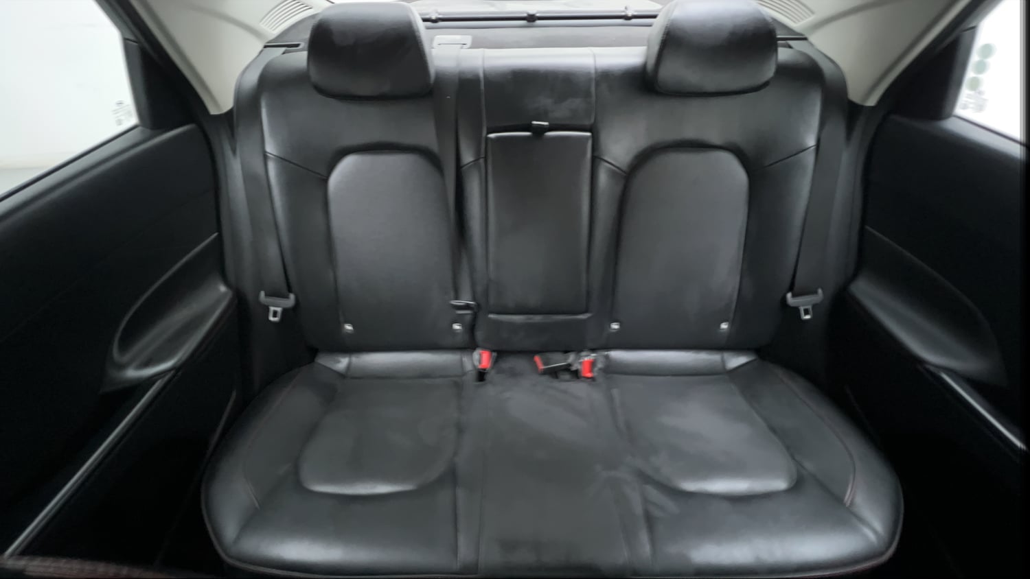 Used 2023 Hyundai Verna SX (O) 1.5 Turbo Petrol DCT Petrol Automatic interior REAR SEAT CONDITION VIEW