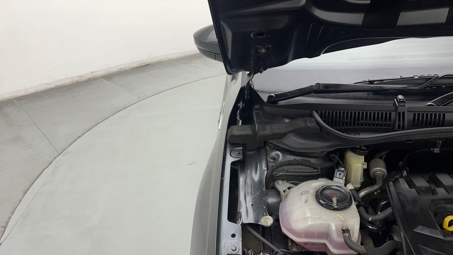 Used 2022 Skoda Slavia Style 1.5L TSI DSG Petrol Automatic engine ENGINE RIGHT SIDE HINGE & APRON VIEW