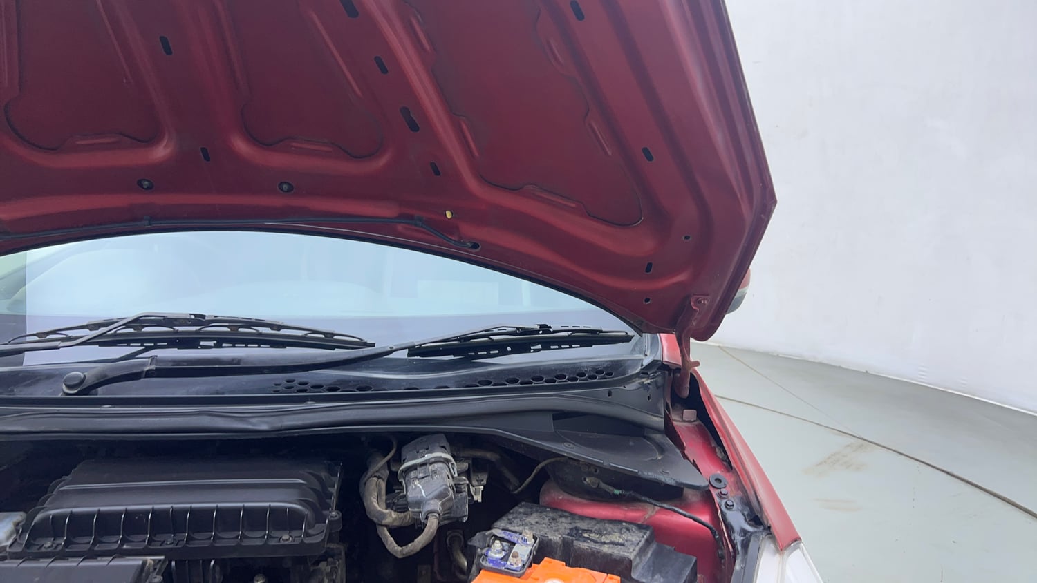 Used 2019 Tata Tiago Revotron XZ w/o Alloy Petrol Manual engine ENGINE LEFT SIDE HINGE & APRON VIEW