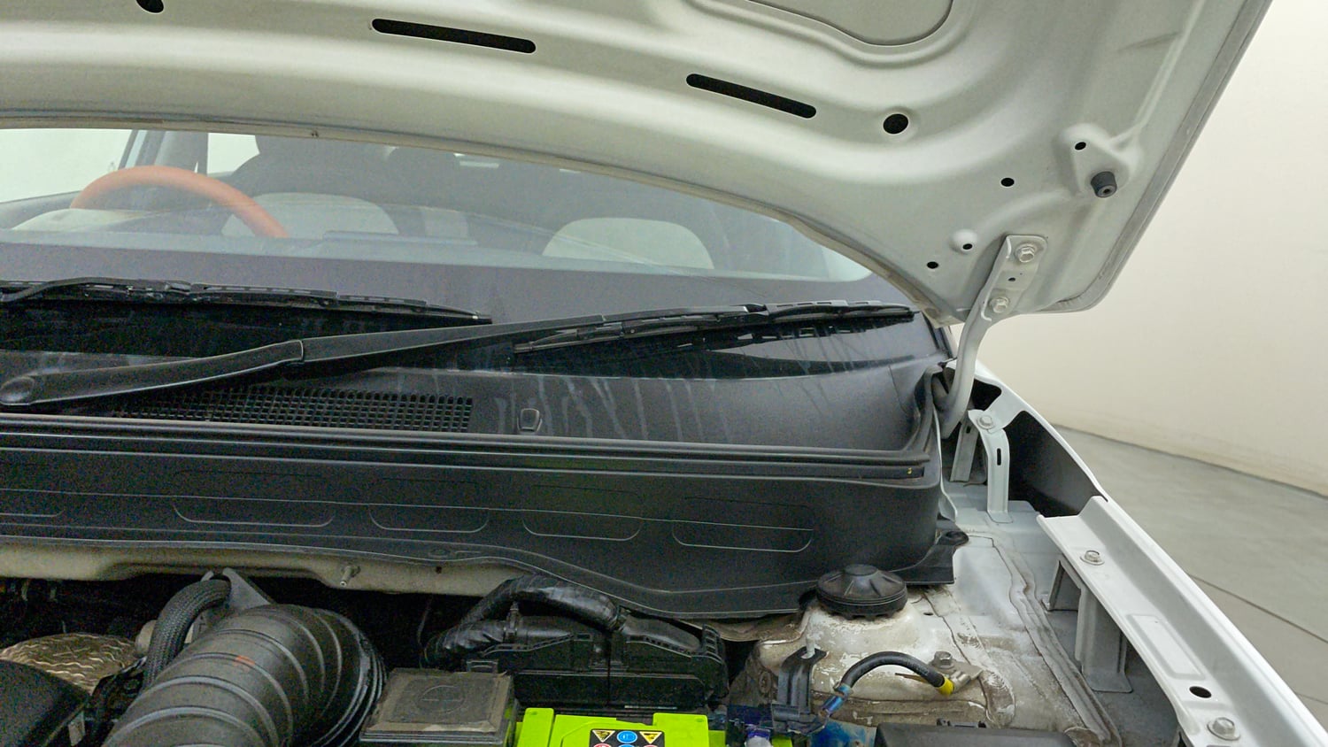 Used 2023 Hyundai Venue SX 1.5 CRDi Diesel Manual engine ENGINE LEFT SIDE HINGE & APRON VIEW