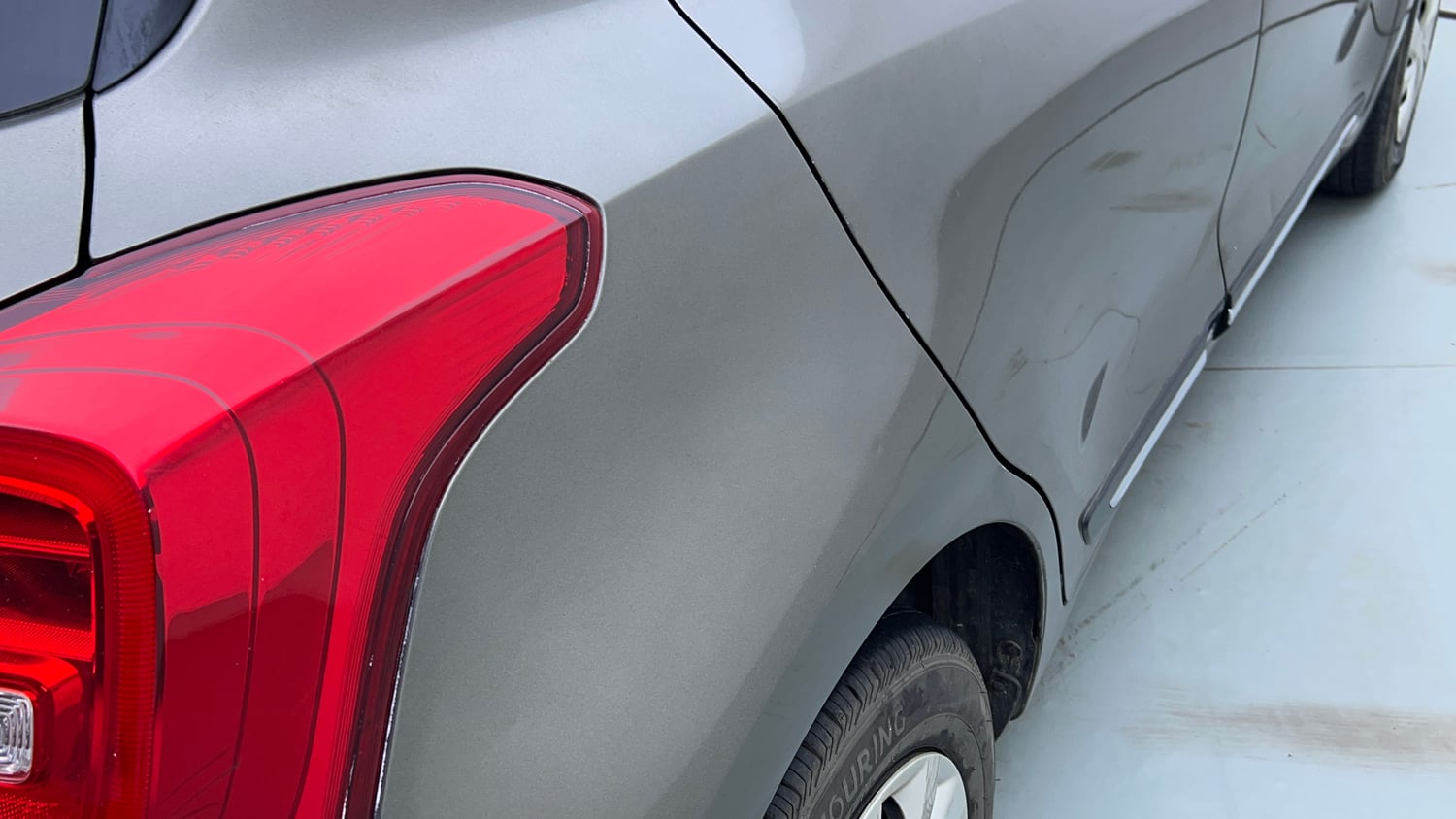 Used 2018 Maruti Suzuki Swift VXi AMT Petrol Automatic dents MINOR DENT