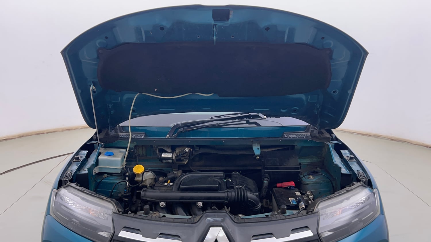 Used 2022 Renault Kwid RXT 1.0 AMT Petrol Automatic engine ENGINE & BONNET OPEN FRONT VIEW