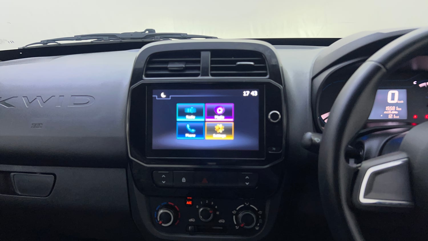 Used 2022 Renault Kwid RXT 1.0 AMT Petrol Automatic top_features Touch screen infotainment system