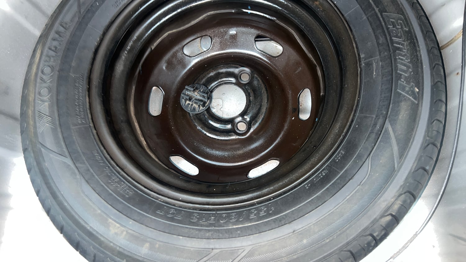 Used 2018 Renault Kwid RXT Opt Petrol Manual tyres SPARE TYRE VIEW