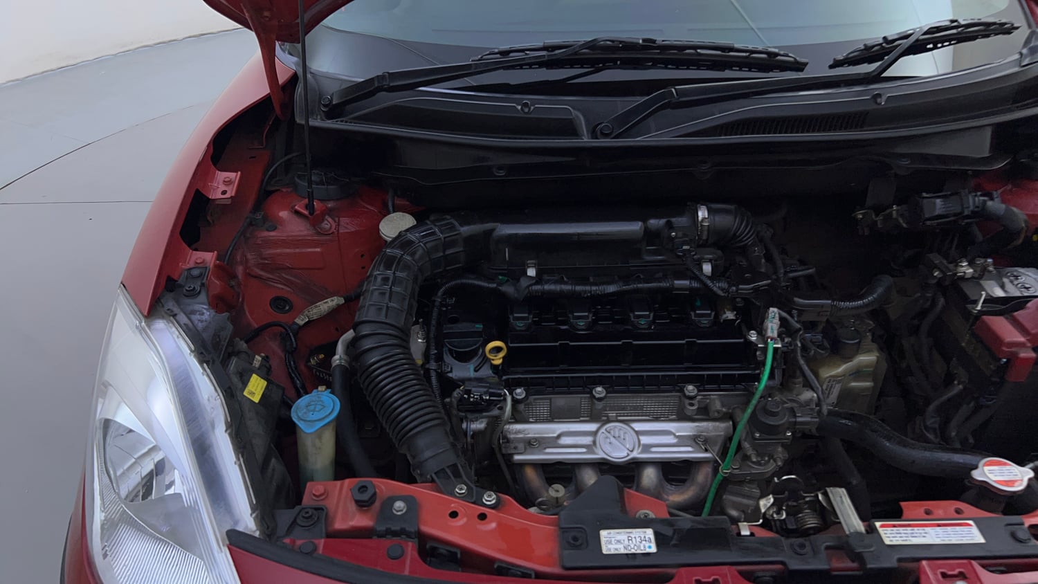 Used 2022 Maruti Suzuki Dzire ZXi AGS Petrol Automatic engine ENGINE RIGHT SIDE HINGE & APRON VIEW