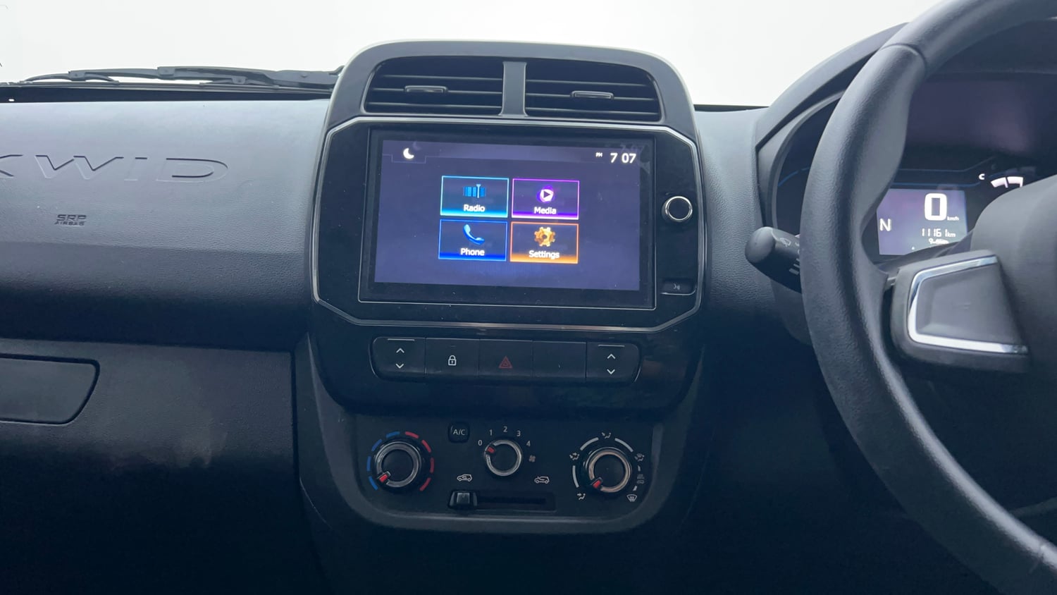 Used 2022 Renault Kwid RXT 1.0 AMT Petrol Automatic interior MUSIC SYSTEM & AC CONTROL VIEW