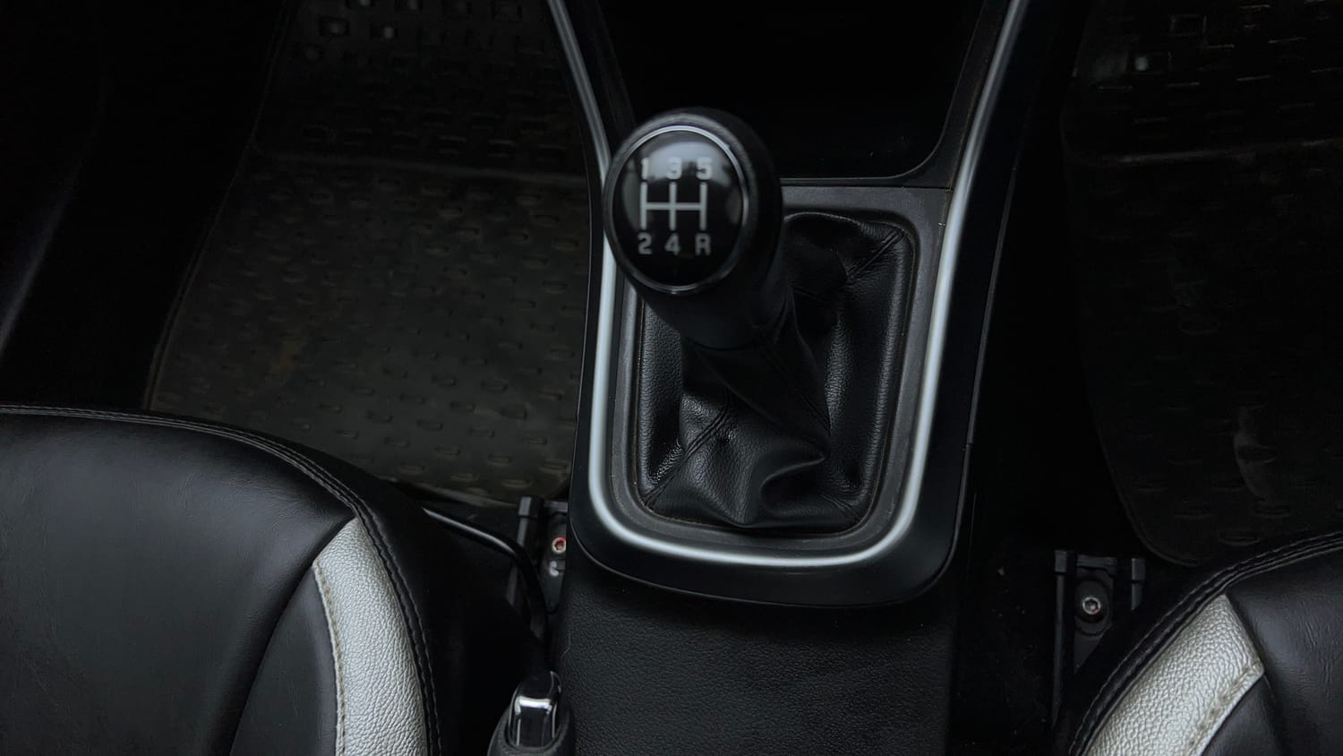 Used 2020 Maruti Suzuki S-Cross Zeta Petrol Manual interior GEAR  KNOB VIEW