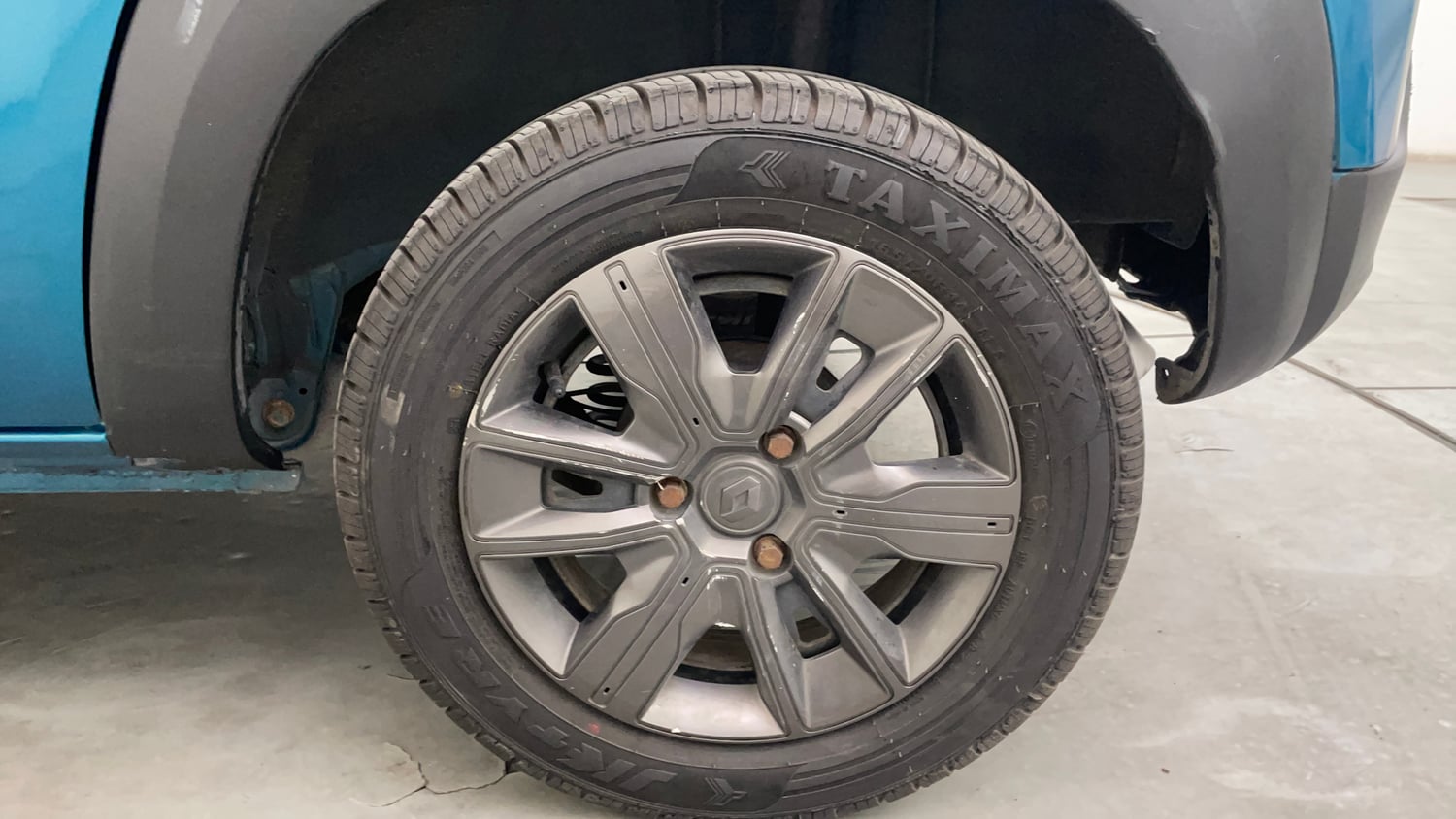 Used 2021 Renault Kwid CLIMBER 1.0 AMT Opt Petrol Automatic tyres LEFT REAR TYRE RIM VIEW