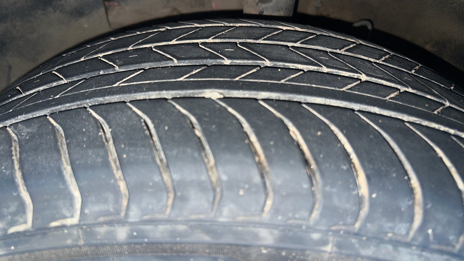 Used 2019 Hyundai Venue SX Plus 1.0 Turbo DCT Petrol Automatic tyres LEFT FRONT TYRE TREAD VIEW