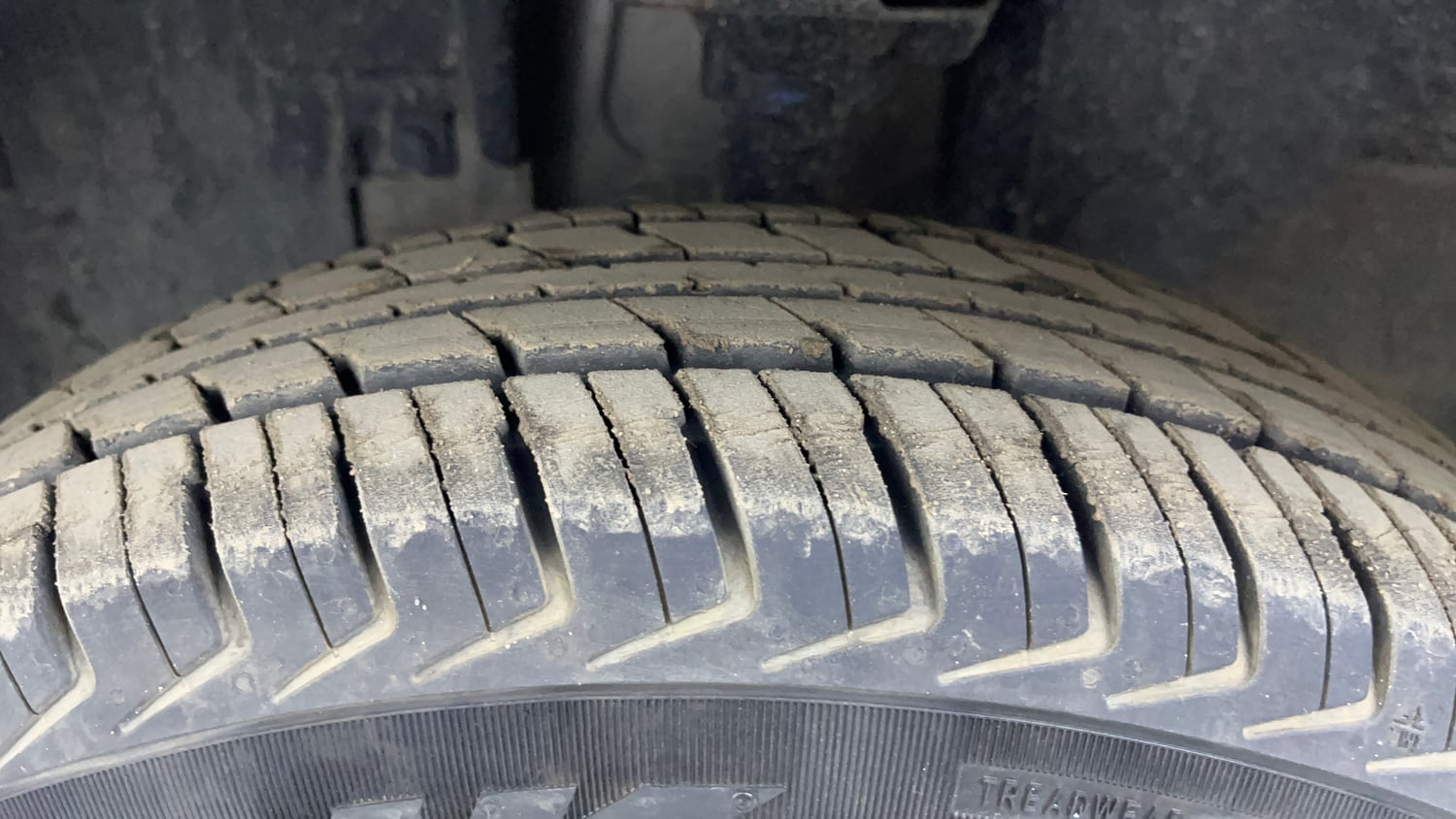 Used 2018 Renault Kwid 1.0 RXT AMT Petrol Automatic tyres LEFT FRONT TYRE TREAD VIEW