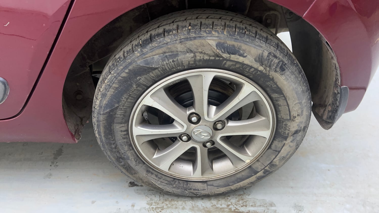 Used 2017 Hyundai Grand i10 Asta AT 1.2 Kappa VTVT (O) Petrol Automatic tyres LEFT REAR TYRE RIM VIEW