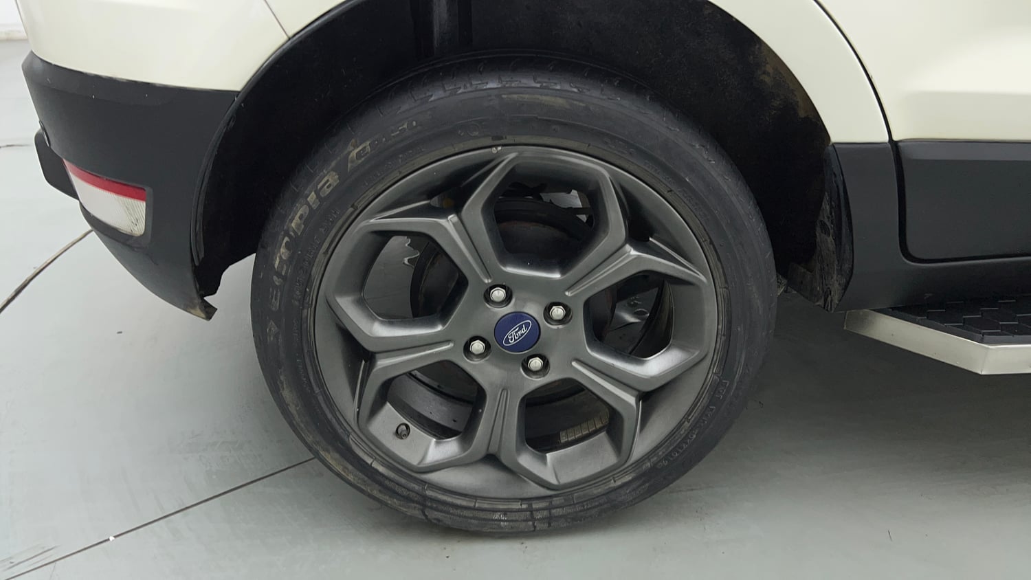 Used 2019 Ford EcoSport S Petrol Petrol Manual tyres RIGHT REAR TYRE RIM VIEW
