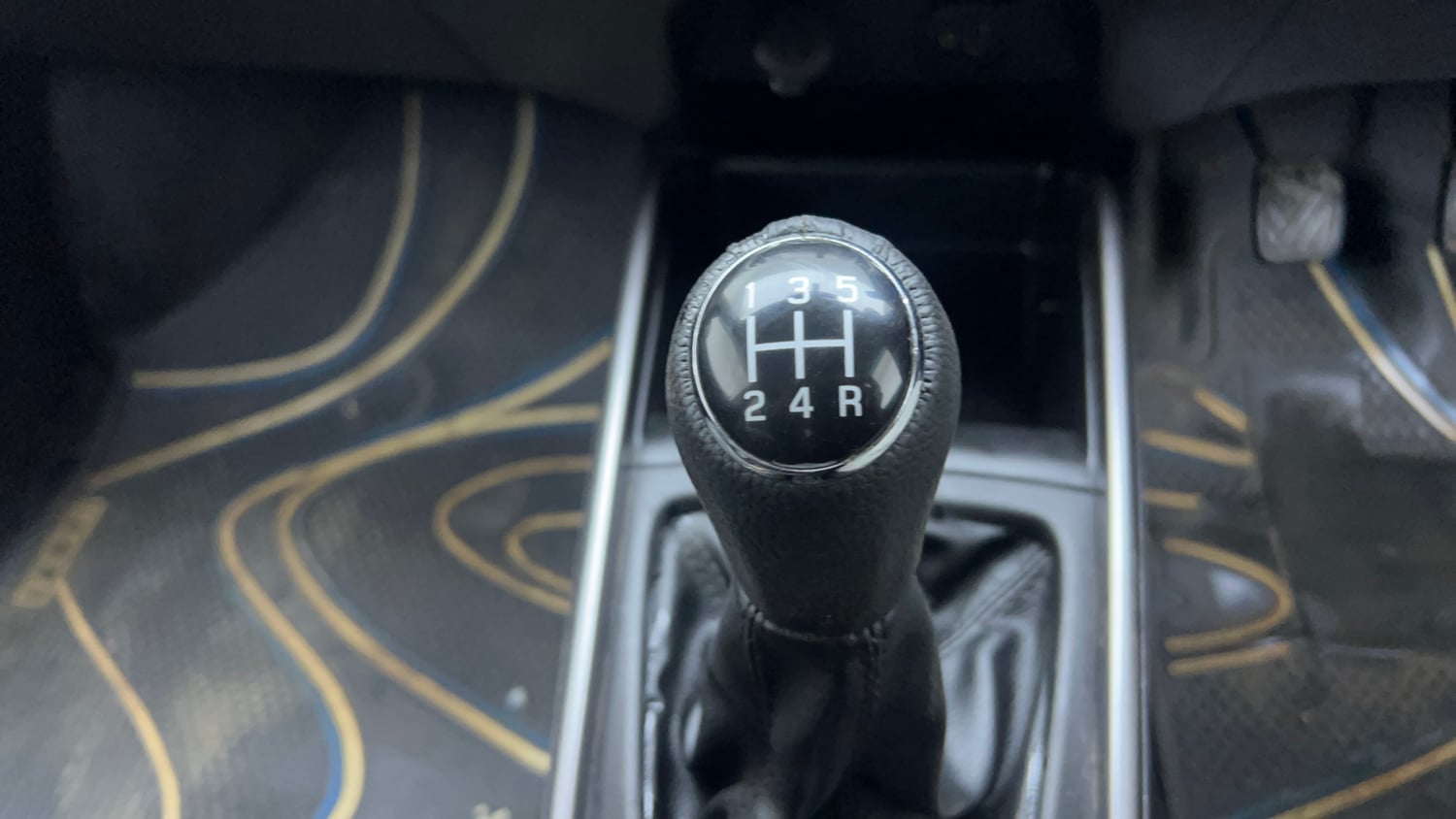 Used 2019 Maruti Suzuki Baleno Zeta Petrol Manual interior GEAR  KNOB VIEW