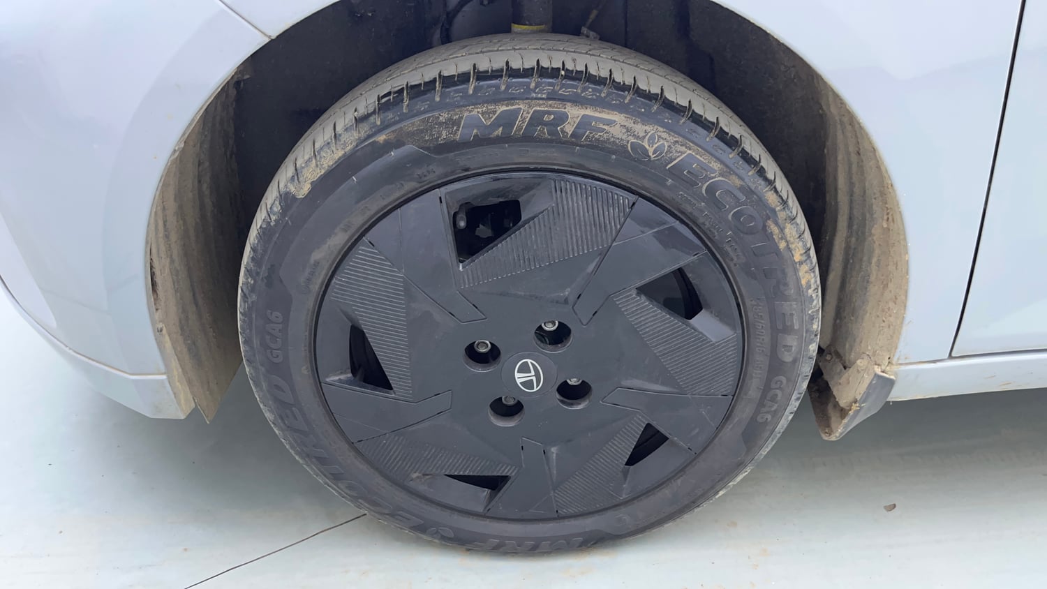 Used 2026 Tata Altroz Creative Petrol 5AMT Petrol Automatic tyres LEFT FRONT TYRE RIM VIEW