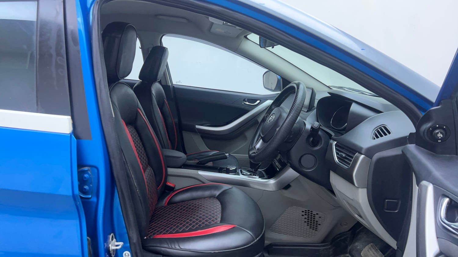 Used 2018 Tata Nexon XZA Plus Diesel Diesel Automatic interior RIGHT SIDE FRONT DOOR CABIN VIEW