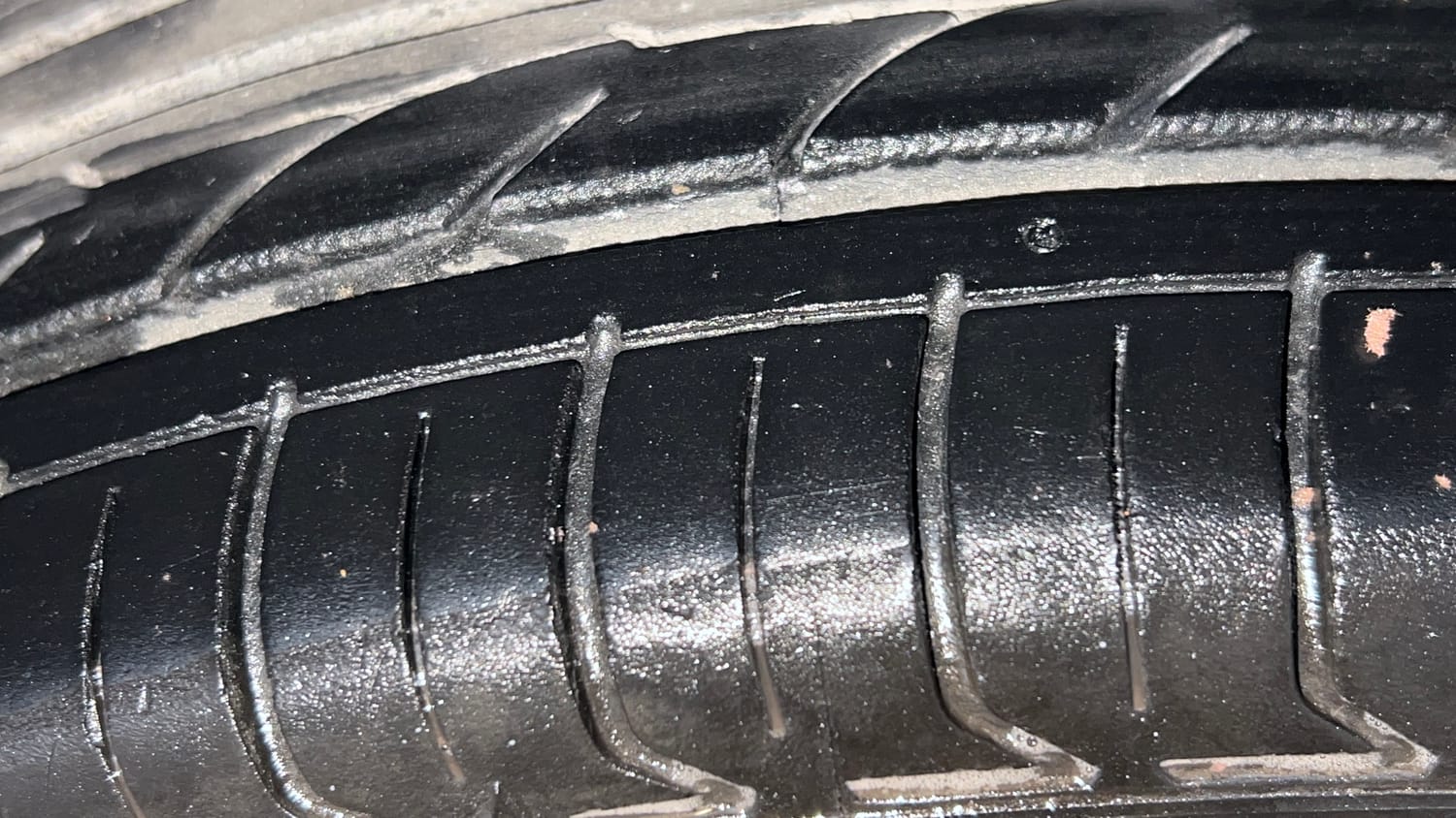 Used 2013 Honda Brio S MT Petrol Manual tyres RIGHT FRONT TYRE TREAD VIEW