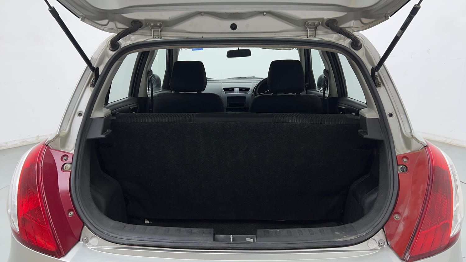 Used 2013 Maruti Suzuki Swift LXi Petrol Manual interior DICKY INSIDE VIEW