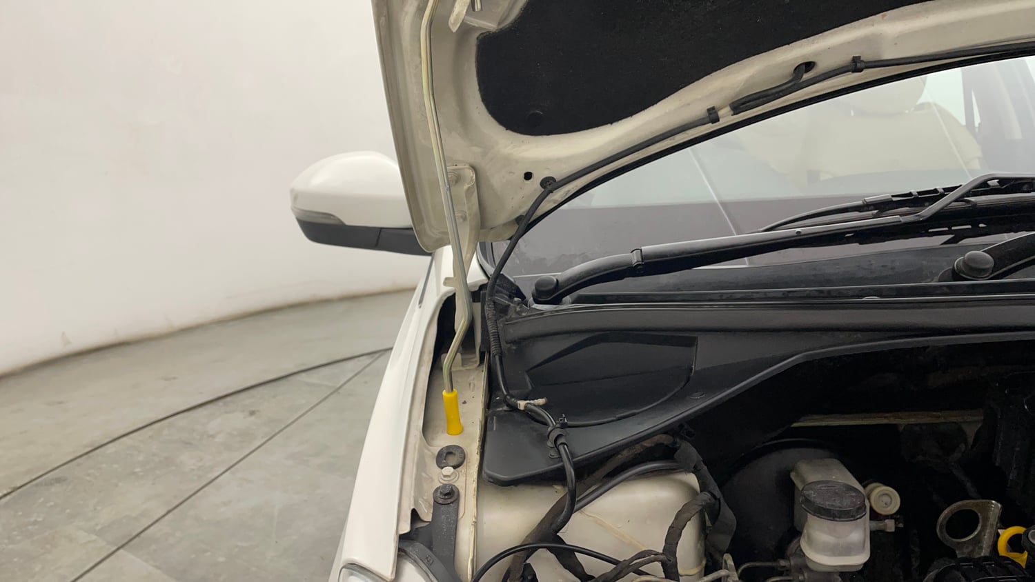 Used 2017 Tata Tiago Revotron XZA Petrol Automatic engine ENGINE RIGHT SIDE HINGE & APRON VIEW