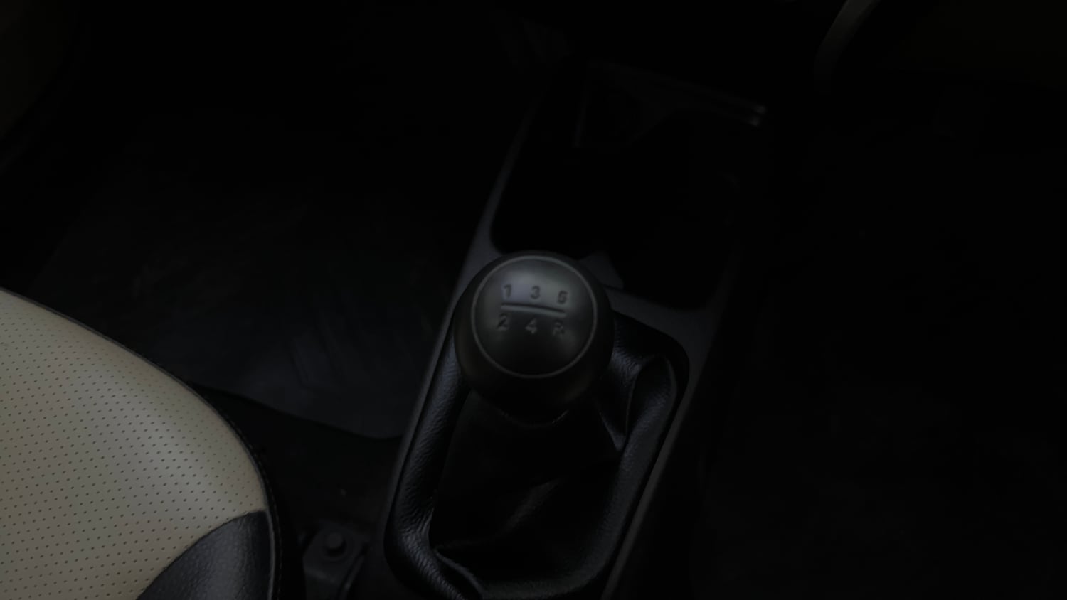 Used 2017 Hyundai Eon Era + Petrol Manual interior GEAR  KNOB VIEW